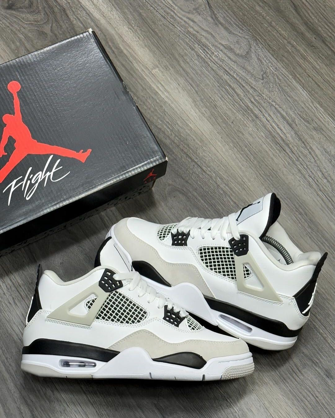 Air Jordan 4 Retro